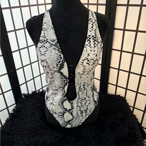 SHEIN Black and White Snake Print One-Piece Swimsuit